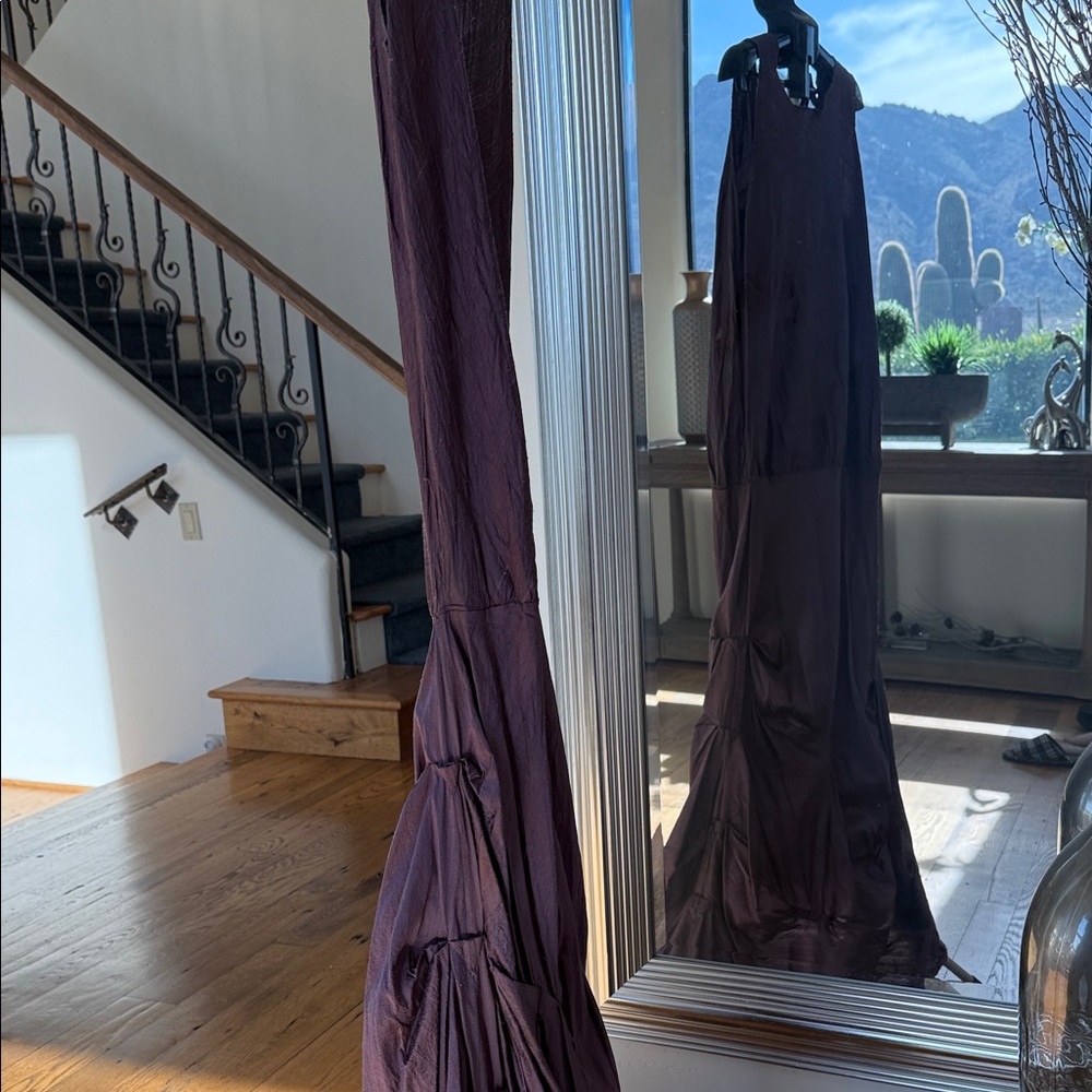 Chic Sleeveless Maxi Dress in Plum - Picture 5 of 9